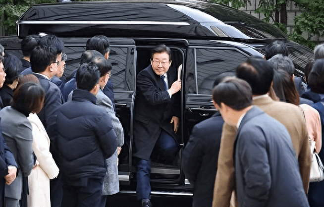 退选条件已定，李在明政敌闹崩，韩国选举变了天，保守阵营或分裂